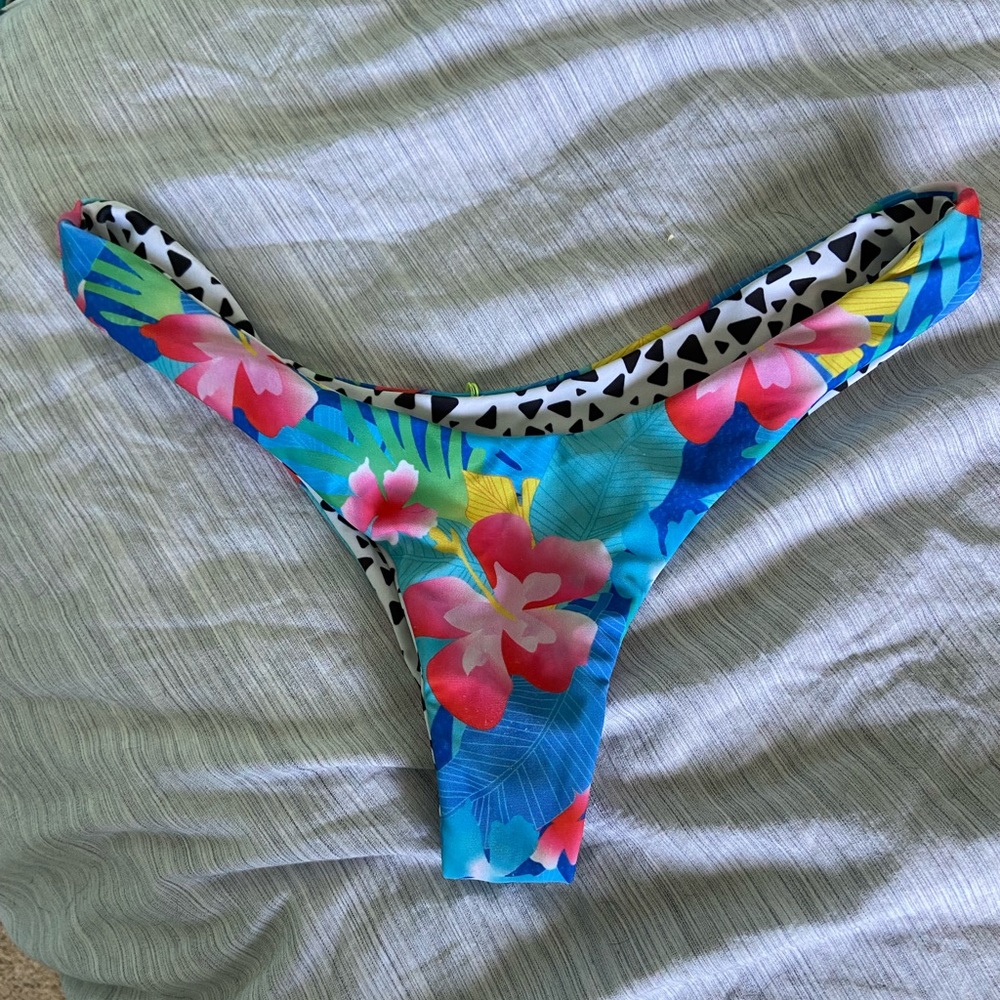 Royal Aloha Bottom